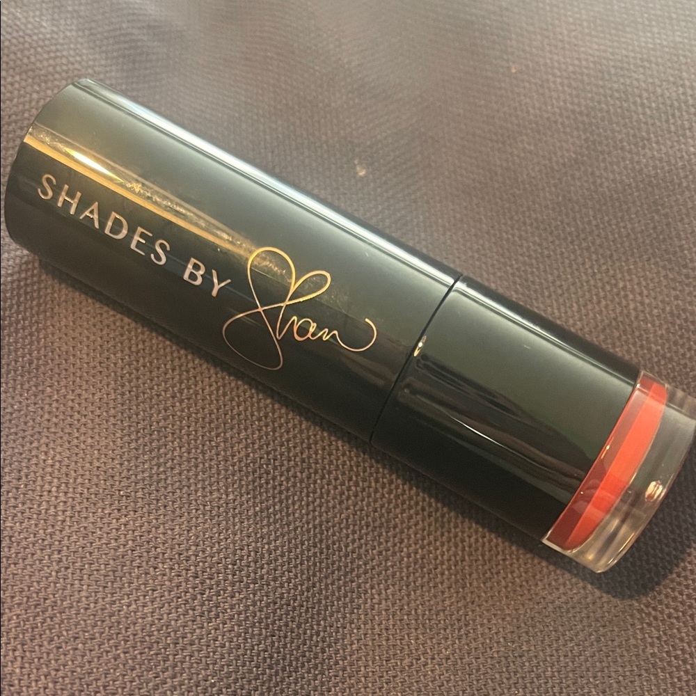 Lipstick - Vibrant pink- red